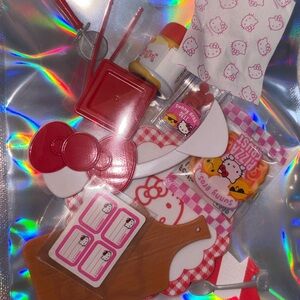 Hello Kitty Pizzas Sanrio Series 2 Make it Mini MGA miniverse